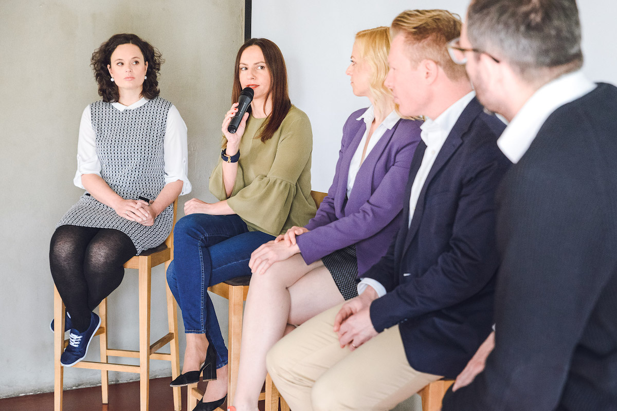 Zleva Martina Pařízková (Amnesty International), Kateřina Pištorová (Siemens), Andrea Brožová (Nestlé), Patrik Schober (Pram Consulting), Ondřej Aust. Foto: Jakub Hrab